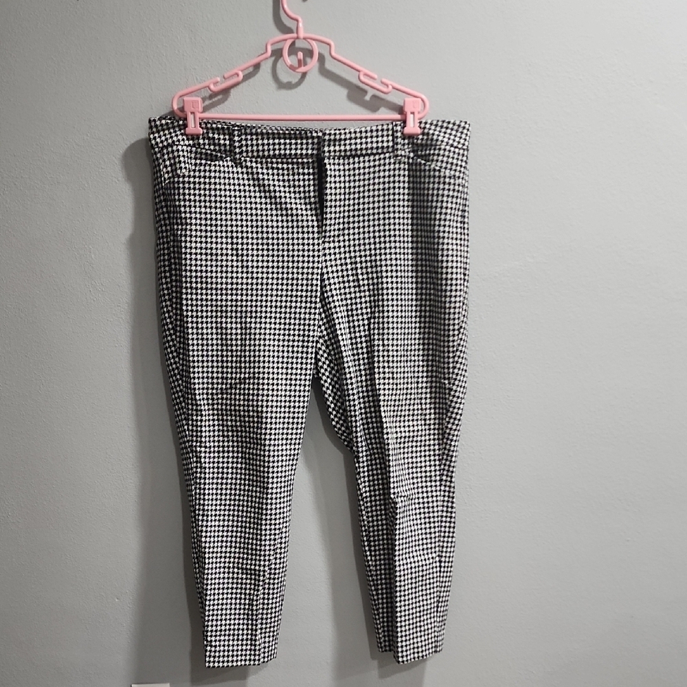 Old Navy Black and White Ankle Cropped Pants